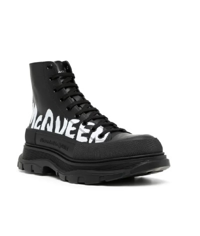 Alexander McQueen Tread Slick: Caratteristiche, Design e Stile delle Sneakers Iconiche | DripHouse