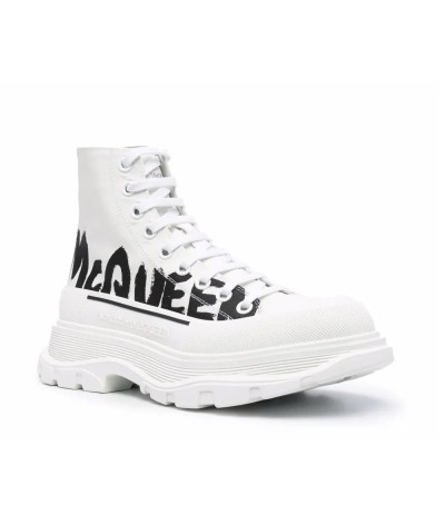 Alexander McQueen Tread Slick: Caratteristiche, Design e Stile delle Sneakers Iconiche | DripHouse