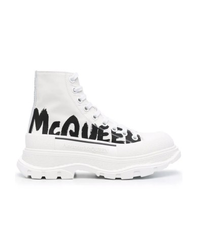 Alexander McQueen Tread Slick: Caratteristiche, Design e Stile delle Sneakers Iconiche | DripHouse
