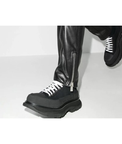 Alexander McQueen Tread Slick: Caratteristiche, Design e Stile delle Sneakers Iconiche | DripHouse