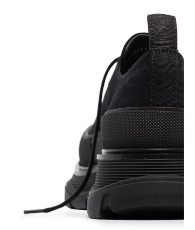 Alexander McQueen Tread Slick: Caratteristiche, Design e Stile delle Sneakers Iconiche | DripHouse