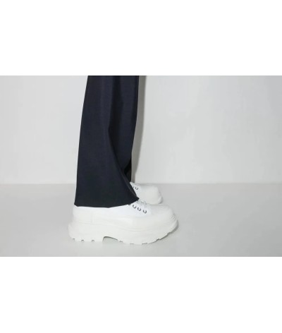 Alexander McQueen Tread Slick: Caratteristiche, Design e Stile delle Sneakers Iconiche | DripHouse