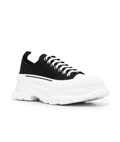 Alexander McQueen Tread Slick: Caratteristiche, Design e Stile delle Sneakers Iconiche | DripHouse