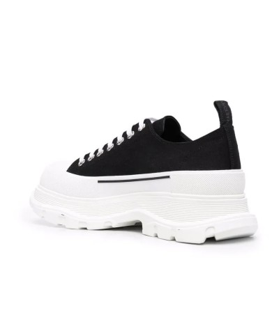 Alexander McQueen Tread Slick: Caratteristiche, Design e Stile delle Sneakers Iconiche | DripHouse